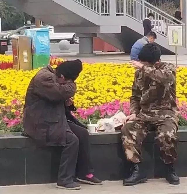 2017年刷曝朋友圈的十五大感人瞬間,不能看,真的會哭!