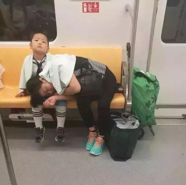 2017年刷曝朋友圈的十五大感人瞬間,不能看,真的會哭!